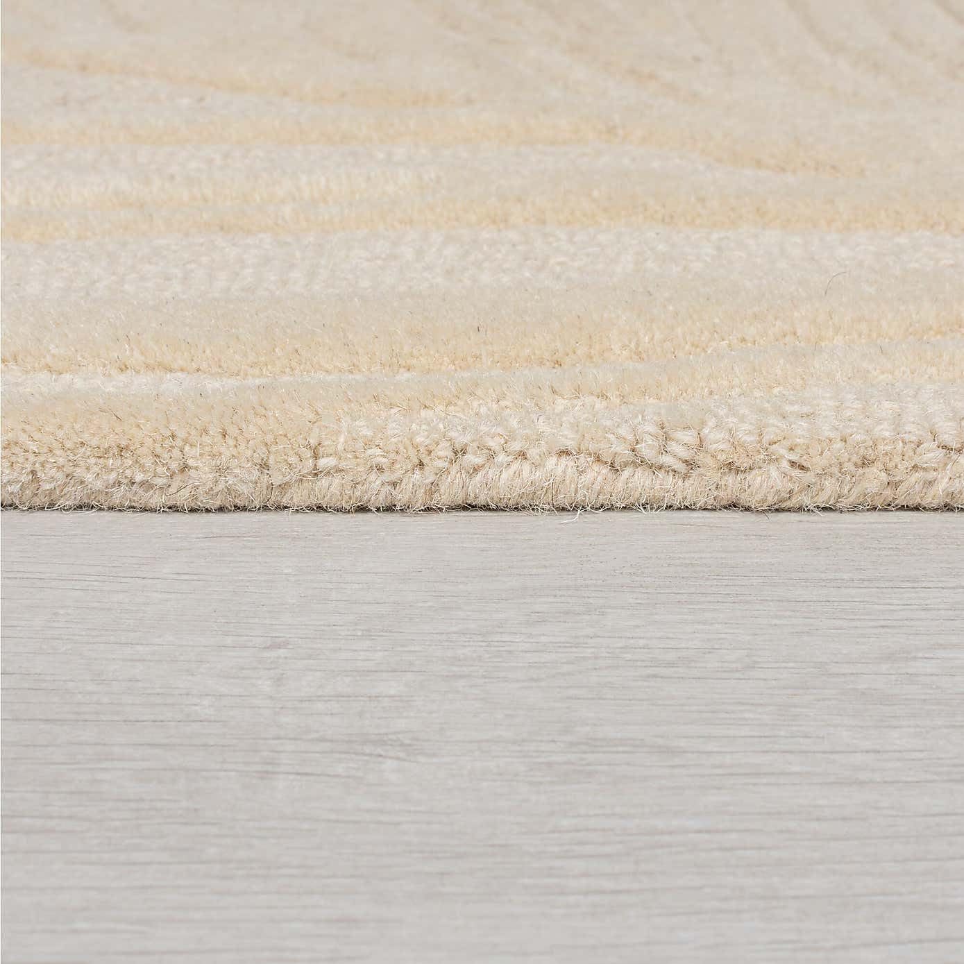 Hand Tufted - Light Beige Flower